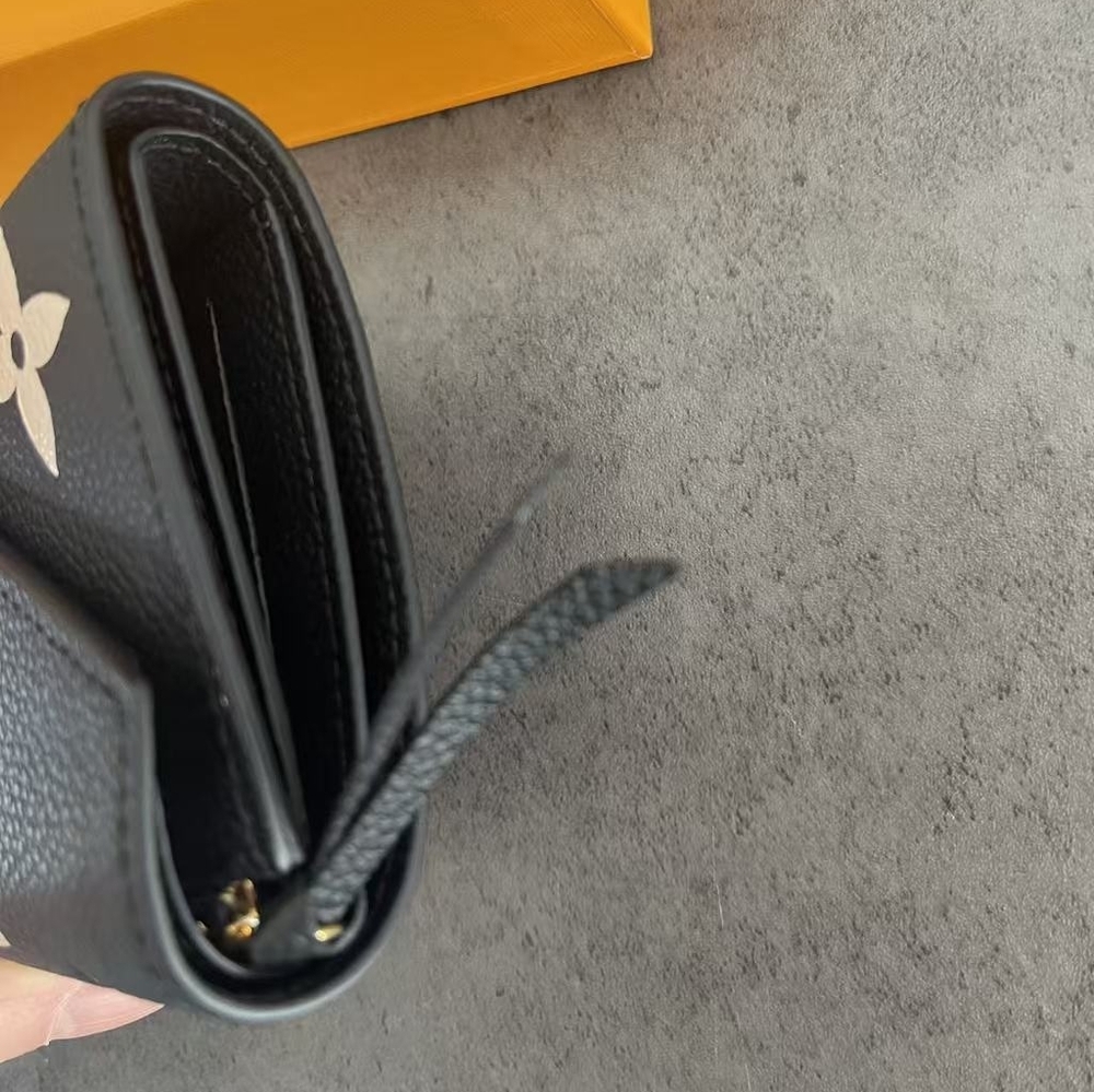 Louis Vuitton Victorine Wallet - Picture 6 of 11